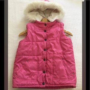 EST. 1989 PLACE GIRL PUFFER HOODED VEST